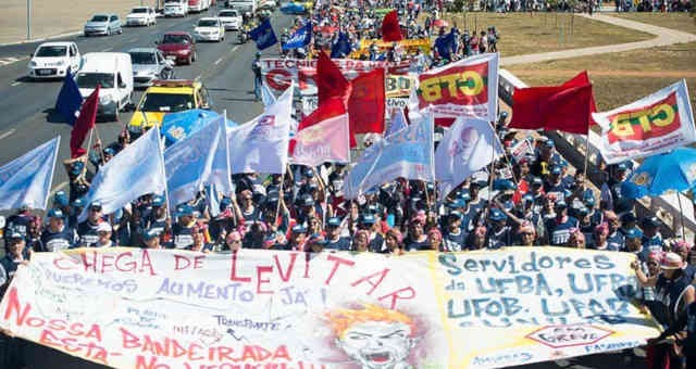 Servidor que for a eventos sindicais terá de compensar horas Texto foi publicado no DOU desta quinta-feira (7). Marcello Casal Jr/ABr