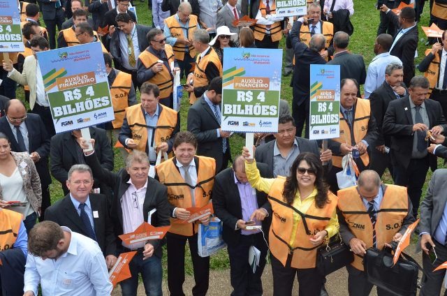 Governo cede a pressão, mas reduz pela metade socorro financeiro aos municípios Governo cede a pressão, mas reduz pela metade socorro financeiro aos municípios