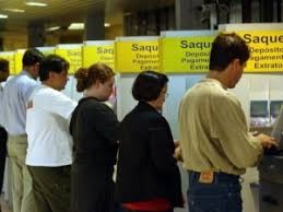 Terminal de autoatendimento bancário deve ter funcionário para ajudar idosos em MS Terminal de autoatendimento bancário deve ter funcionário para ajudar idosos em MS