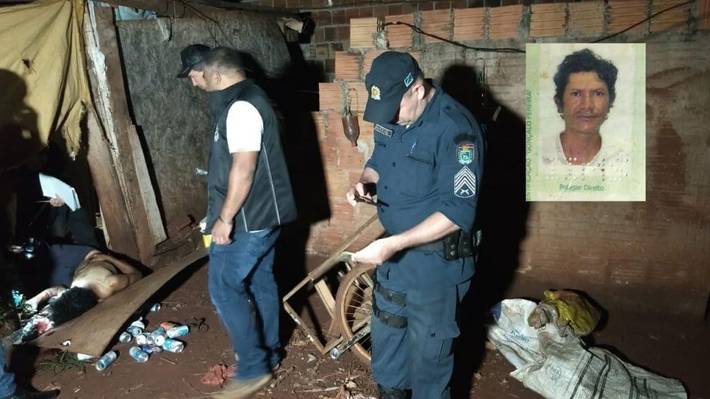 Mulher mata marido com facada no pescoço na frente dos filhos Perícia técnica no local do crime. Sidnei Bronka