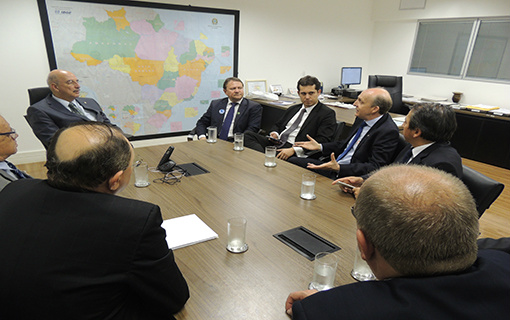 Movimento municipalista encerra mobilização com visitas a ministros Movimento municipalista encerra mobilização com visitas a ministros