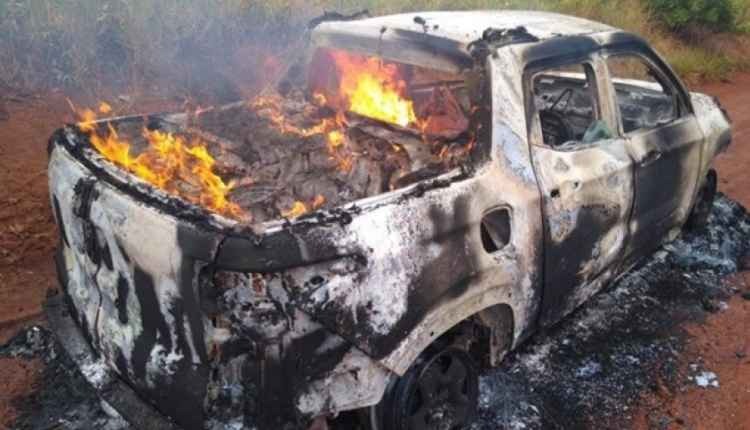Veículo carregado de maconha é incendiado na MS-316 Veículo carregado de maconha é incendiado na MS-316