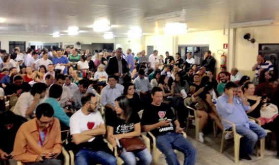 Bancários do Banco do Brasil e agências privadas encerram greve Mais de 400 bancários participaram de assembleia nesta noite - Foto: Divulgação/Sindicário