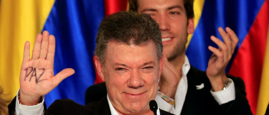 Presidente da Colômbia ganha o Nobel da Paz por acordo com as Farc © REUTERS/Jose Miguel Gomez