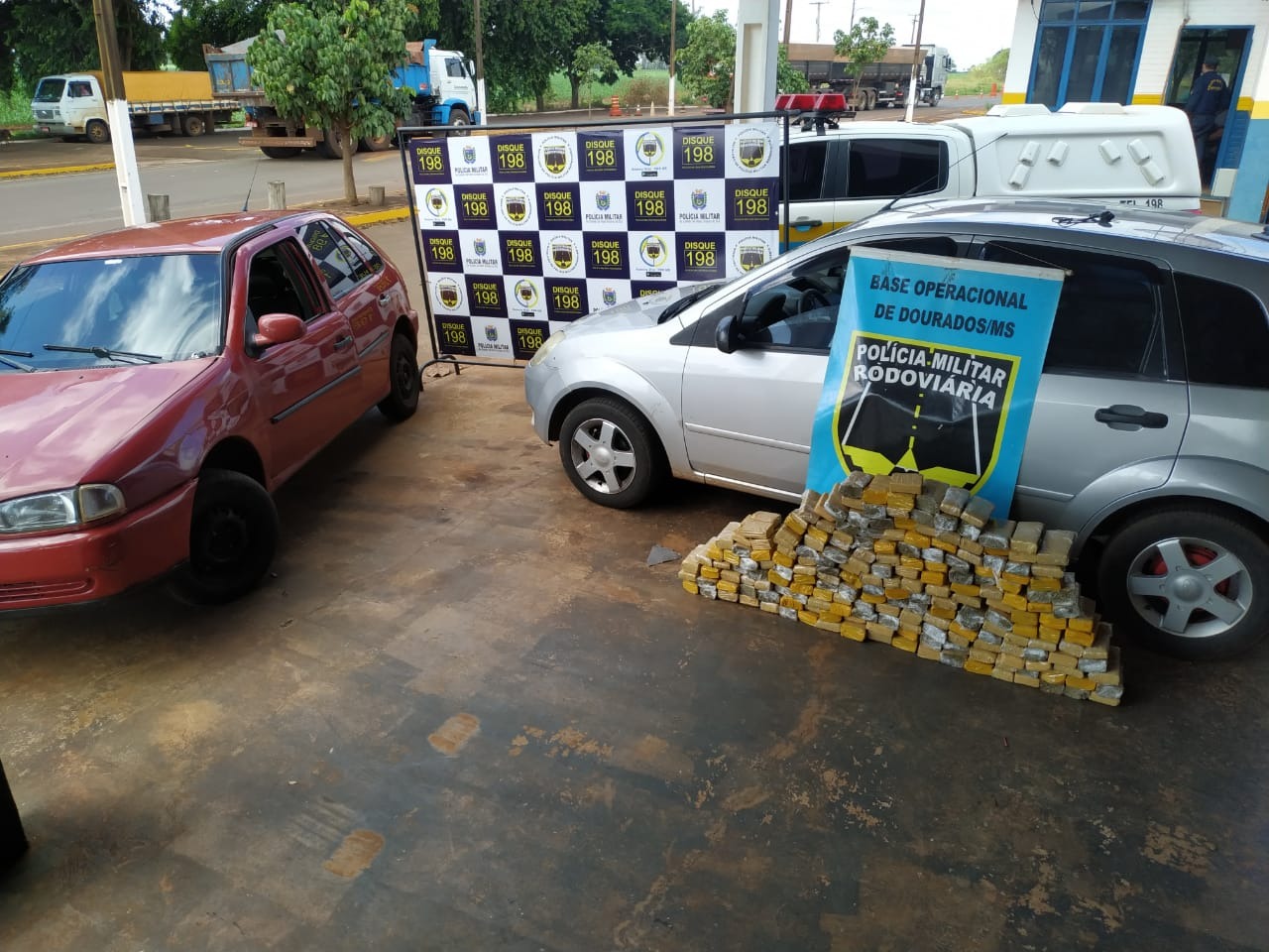 PMR prende traficante e batedor que levariam drogas para São Paulo