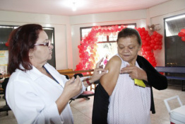 Vacinação contra a gripe em Dourados continua nos postos Vacinação contra a gripe reuniu milhares no Dia “D” – Chico Leite