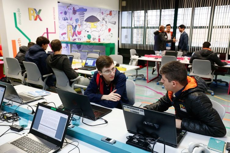 Câmara Brasil-Alemanha seleciona startups para programa de aceleração Em busca de conhecimento para desenvolver novos negócios, universitários de vários estados que desenvolvem startups inovadoras em diversas áreas - Débora Brito/Agência Brasil