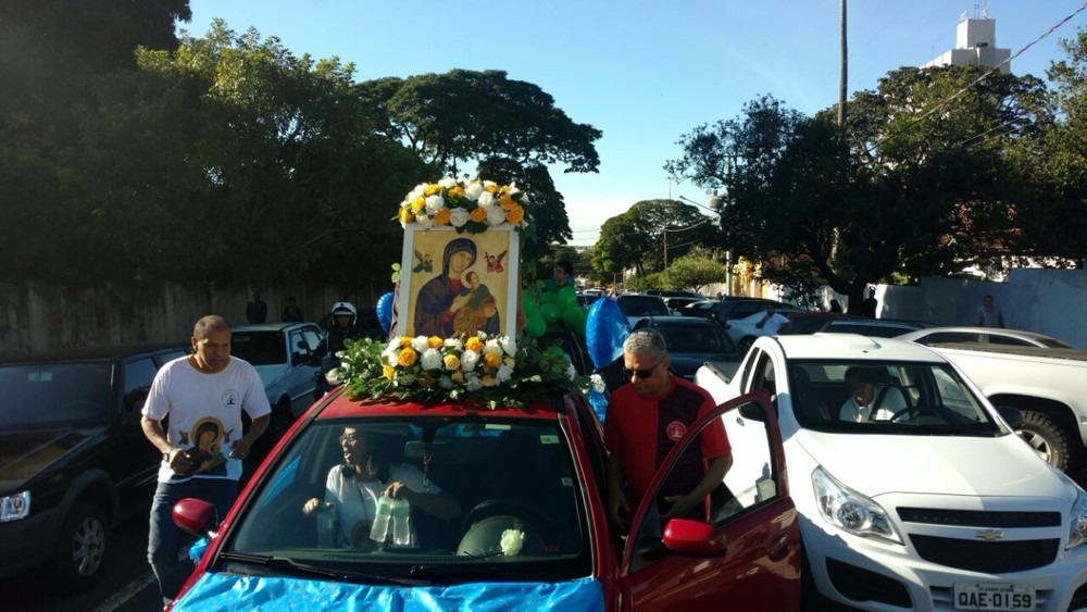 Fiéis fizeram carreata em homenagem à Nossa Senhora do Perpétuo Socorro (Foto: Fabiano Arruda/ TV Morena)
Fiéis fizeram carreata em homenagem à Nossa Senhora do Perpétuo Socorro (Foto: Fabiano Arruda)