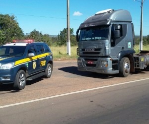 Caminhão roubado há três anos no Paraná é recuperado em rodovia de MS Veículo será devolvido ao dono - Divulgação / PRF