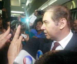 Alcides Bernal chega ao aeroporto de Campo Grande 
(Foto: Glaucea Vaccari / Portal Correio do Estado)