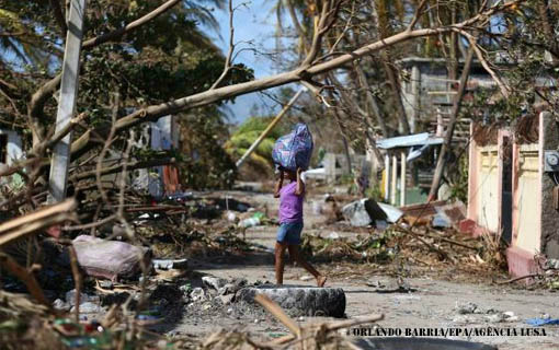 Passagem de furacão pelo Haiti causa destruição e mortes Passagem de furacão pelo Haiti causa destruição e mortes