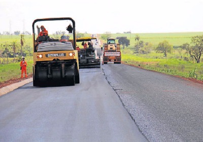 Recuperação é com mistura de massa asfáltica e cimento - Foto: Chico Ribeiro/Governo do Estado