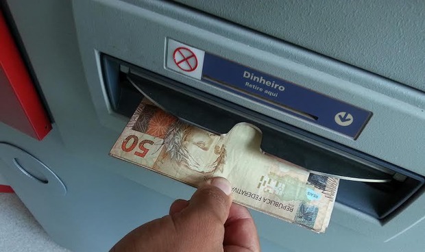 Salário dos servidores municipais estará disponível nesta quarta-feira Exame