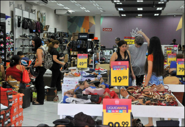 Campo Grande tem inflação de 0,48%, maior alta no País Grupo que inclui roupas e calçados teve majoração significativa - Foto: Valdenir Rezende/Correio do Estado