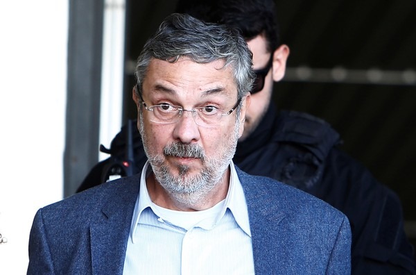 Moro condena ex-ministro Palocci a 12 anos de prisão Ex-ministro Antonio Palocci foi preso em setembro de 2016 pela Operação Lava Jato (Foto: Rodolfo Buhrer/Reuters)