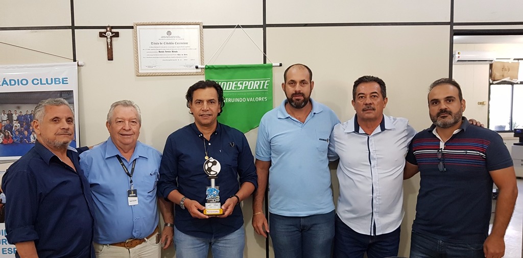 Fundesporte recebe troféu de patrocinador da 16ª Copa Assomasul de futebol Foto: Lucas Castro