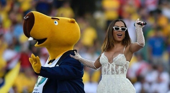 Anitta fará show na final da Copa Libertadores entre River e Flamengo Anitta se apresentou na final da Copa América 2019, no Maracanã, no Rio
Reprodução/Instagram/@anitta