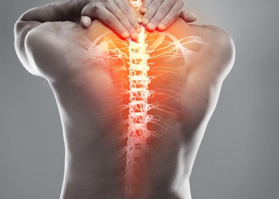 Reação da musculatura para produzir calor pode agravar dores na coluna