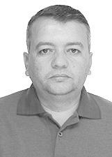 Prefeito de Naque é morto a tiros por vereador após discussão Prefeito de Naque, Hélio Pinto de Carvalho (PSDB),