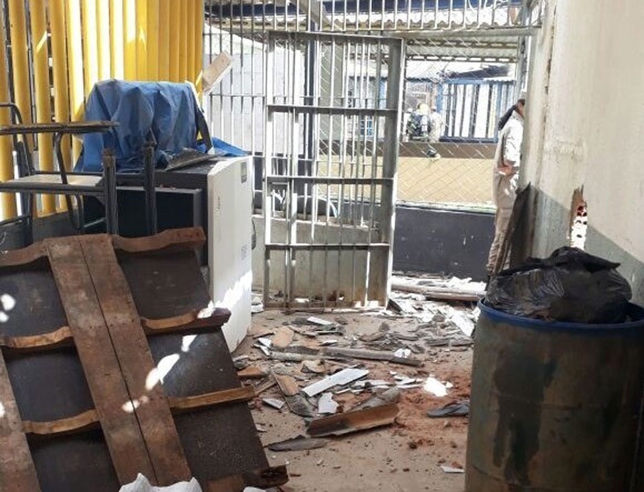 Presos fazem nova rebelião em presídio do semiaberto em Aparecida de Goiânia Interior do presídio após a primeira rebelião ocorrida no dia 1º