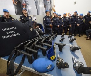 102 guardas municipais concluem capacitação em manuseio de arma calibre .12 Armas e coletes usados pela Guarda atualmente. - Gerson de Oliveira