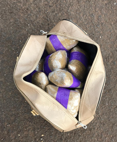 Mulher é presa com maconha hidropônica na fronteira Mulher é presa com maconha hidropônica na fronteira