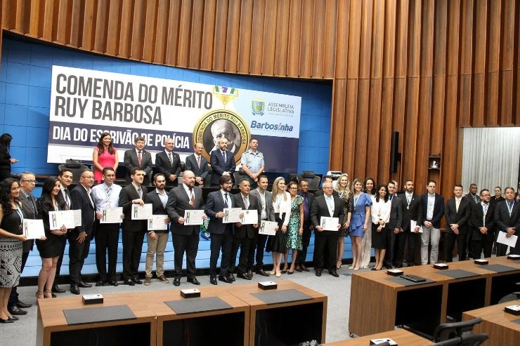 Fundamentais no trabalho policial, escrivães são homenageados em sessão solene Wagner Guimarães