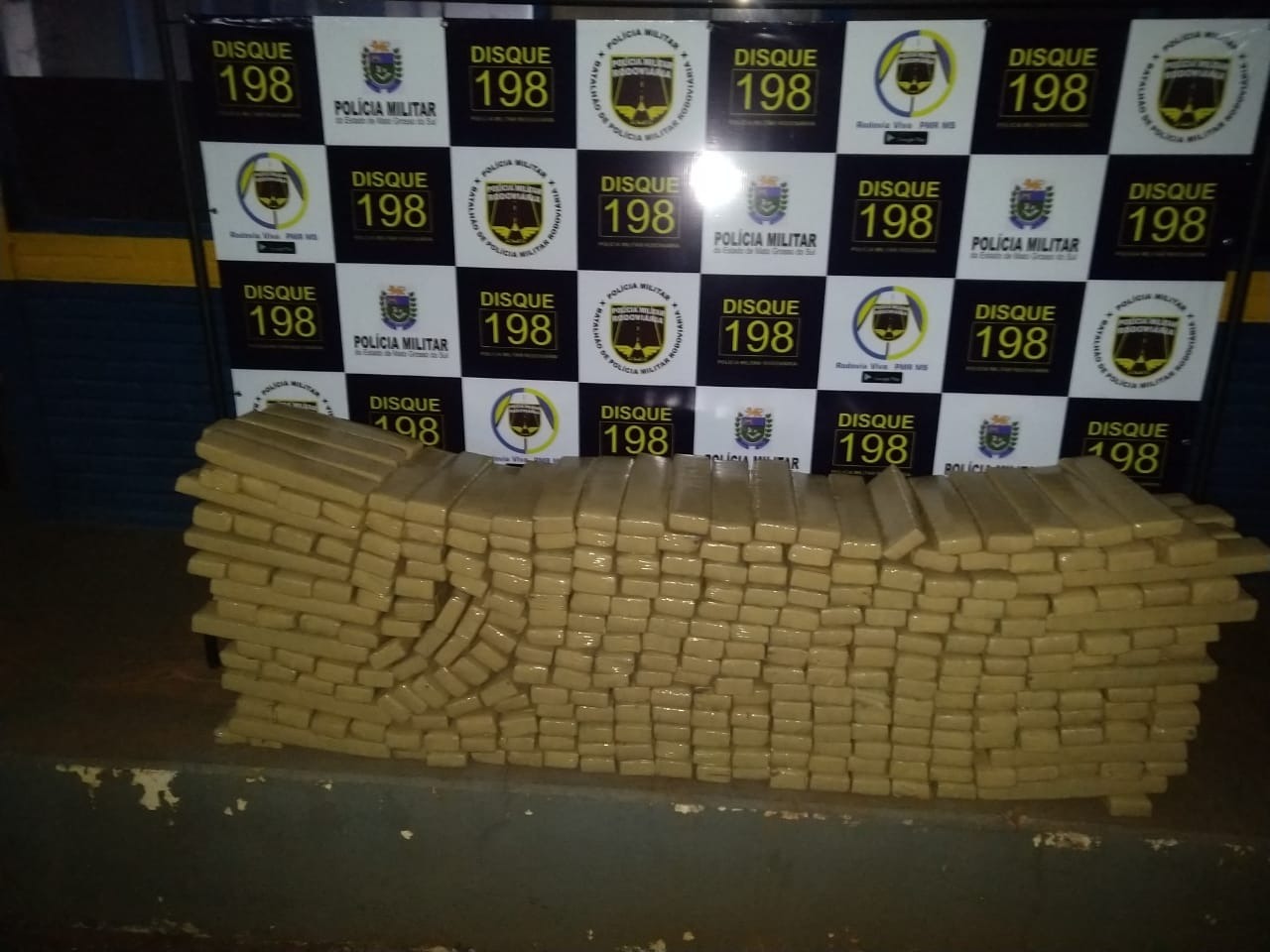 Homem é preso com mais de meia tonelada de maconha em veículo furtado