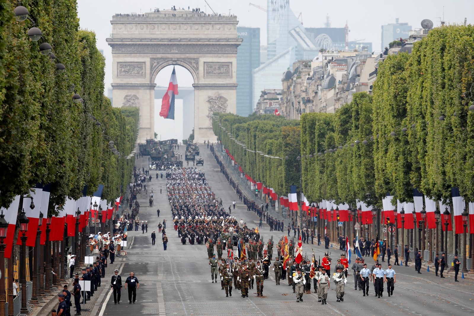 França comemora 230 anos da Queda da Bastilha Desfile tradicional passa pela avenida Champs-Elysees, em Paris. Reuters/Charles Platiau