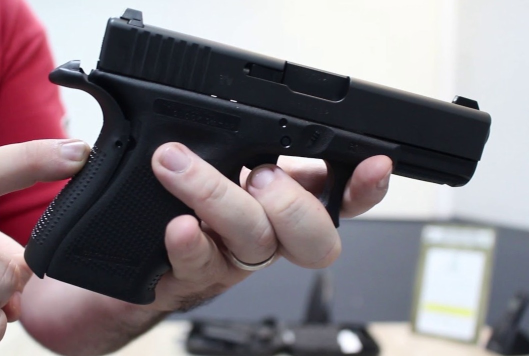 Jovem é preso em flagrante com pistola de fabricação austríaca Divulgação