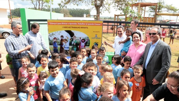 Prefeitura e TRT vão instalar parquinhos em bairros da Capital Prefeitura e TRT vão instalar parquinhos em bairros da Capital