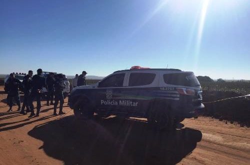 Populares encontram corpo de homem com sinais de execução na fronteira Populares encontram corpo de homem com sinais de execução na fronteira