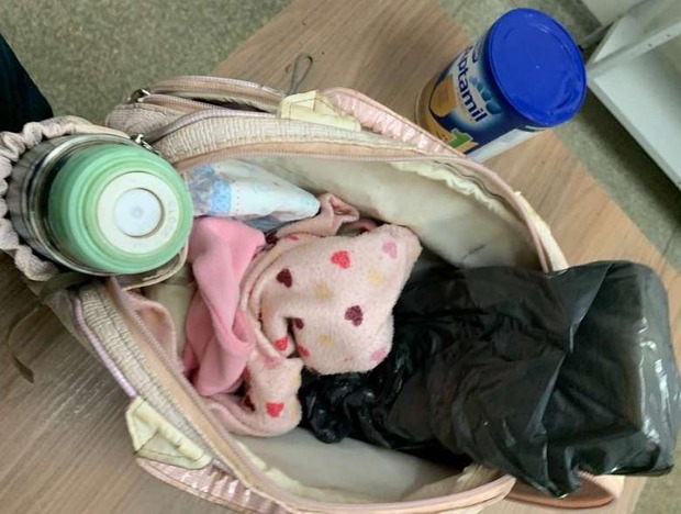 Polícia encontra maconha em bolsa de recém-nascido e prende dupla