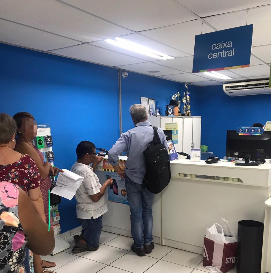Loja de departamento é autuada por desrespeito a clientes preferenciais Loja de departamento é autuada por desrespeito a clientes preferenciais