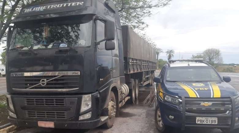 Caminhão roubado é recuperado pela PRF na BR-262 Divulgação/PRF
