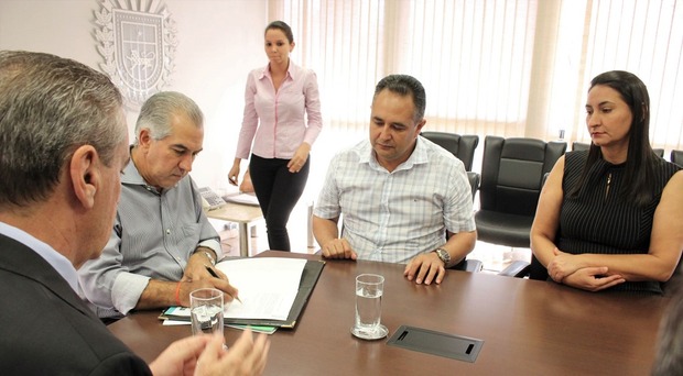 Governador libera recursos para construção de pista de caminhadas em Aral Moreira Governador libera recursos para construção de pista de caminhadas em Aral Moreira