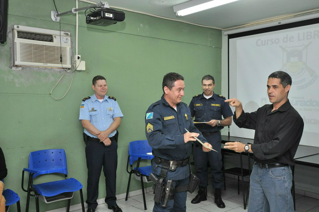 Guardas municipais concluem curso de Língua Brasileira de Sinais (Libras) para ajudar a comunidade douradense - Foto: A. Frota