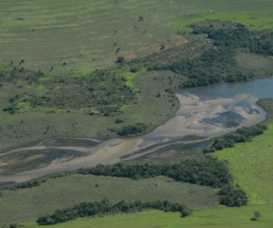 O entorno da Bacia do Guariroba é habitado por dezenas de fazendeiro 
(Foto: Paulo Ribas / Correio do Estado)