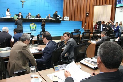 Deputados votam e aprovam seis propostas durante a sessão plenária