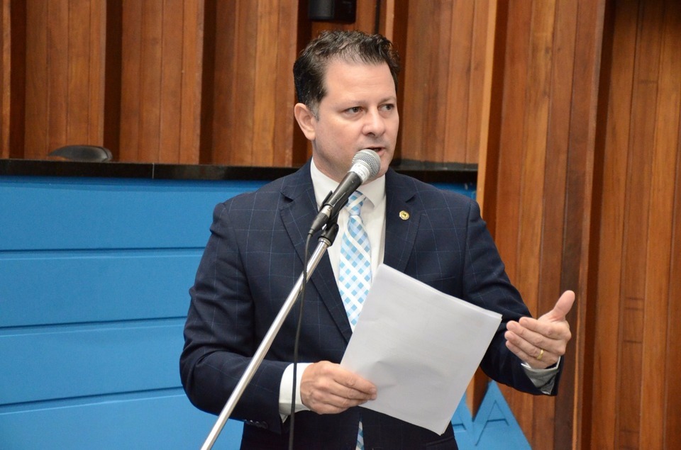 Deputado Renato Câmara apresentou indicação cobrando que o governo do Estado reconsidere a proposta de municipalização da Escola Rotary Doutor Nelson de Araújo, em Dourados. Divulgação