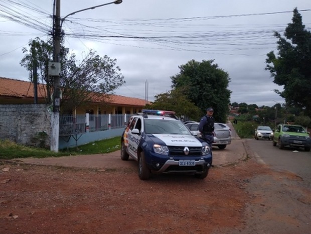 Rapaz bebe, agride a mãe com pedra e acaba preso Rapaz bebe, agride a mãe com pedra e acaba preso