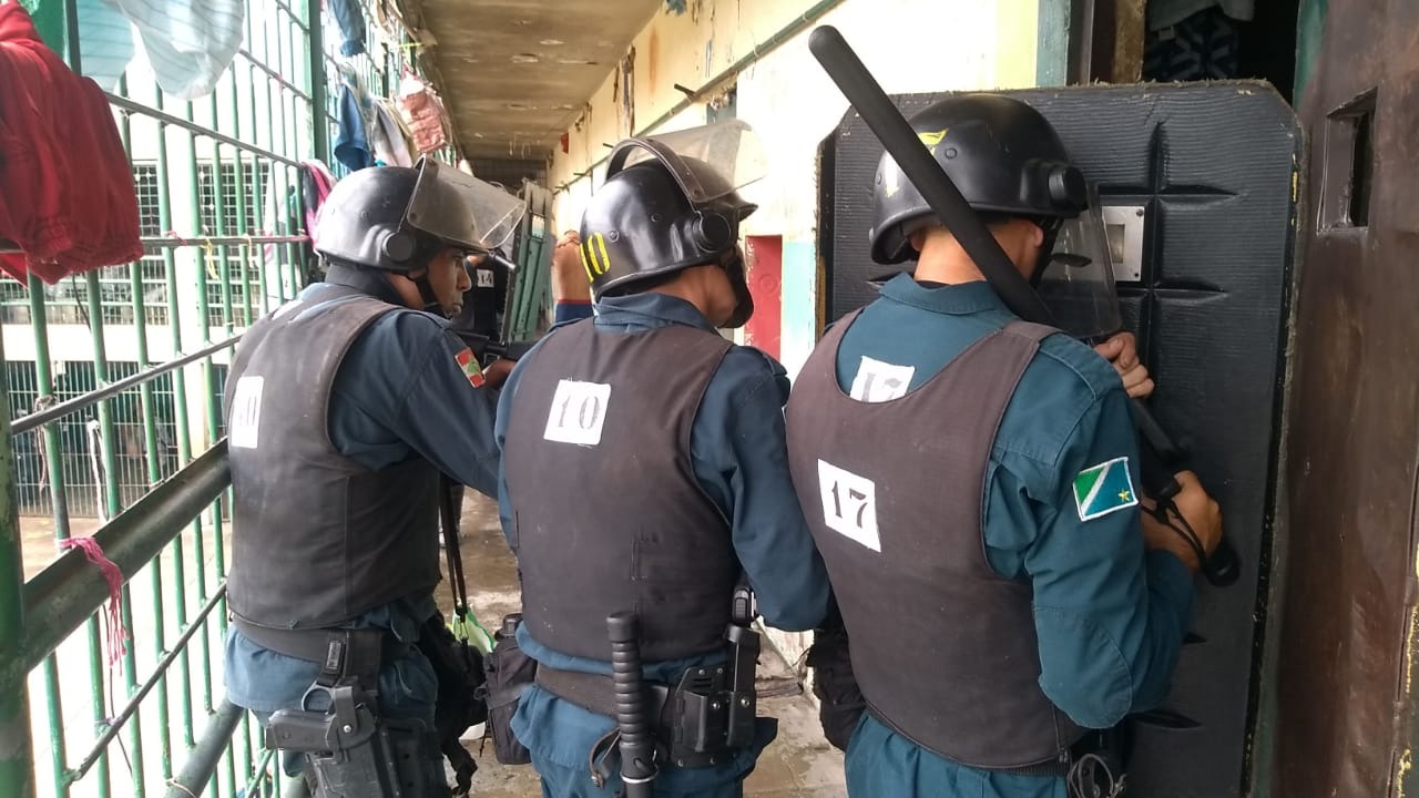Alunos do Curso de Operações de Choque realizam revista preventiva na Máxima Alunos do Curso de Operações de Choque realizam revista preventiva na Máxima
