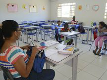 Estudo prevê perda de R$ 24 bi anuais para educação com PEC 241; MEC contesta