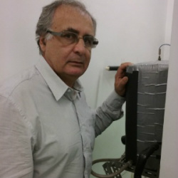 Geladeira eficiente consome menos energia e pode esquentar água de chuveiro Divulgação
O professor José Roberto Simões Moreira, coordenador do Laboratório de Sistemas Energéticos Alternativos do Departamento de Engenharia Mecânica da Poli-USP, liderou o estudo
