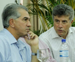 Incentivos fiscais as empresas são negociados por Reinaldo Azambuja e Murilo Zauith 
(Foto: Bruno Henrique/Correio do Estado)