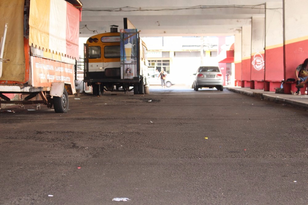Todo mundo aqui é bom, ninguém faz coisa errada, diz morador de rua Local onde morador que tinha sonho de ser jogador de futebol varre todos os dias (Foto: Juliene Katayama)