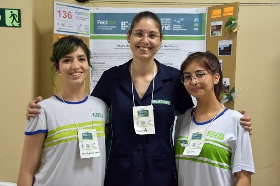 Alunas da Escola do Sesi apresentam projeto sobre descarte do lixo (Fiems)