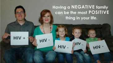 Pai soropositivo divulga foto com a família para quebrar o preconceito do vírus HIV