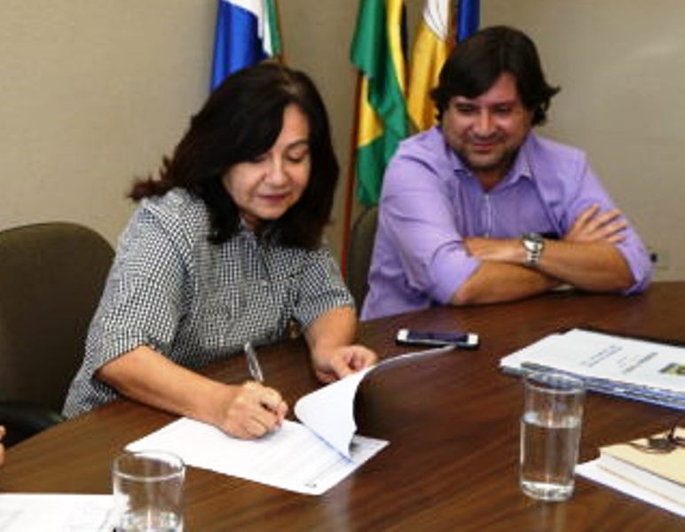 Decreto cria o Comitê de Gerenciamento de Crise do Coronavírus em Dourados Decreto assinado pela prefeita Délia Razuk e o procurador Sergio Henrique está publicado no Diário Oficial desta segunda-feira. Arquivo/Assecom