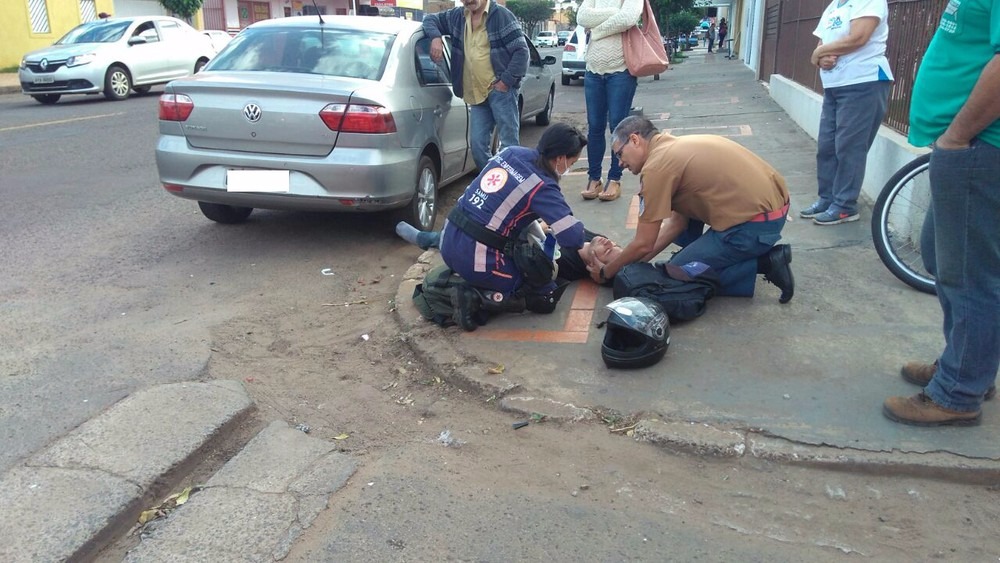Bombeiro a caminho do trabalho socorre vítima de acidente (Foto: Osvaldo Nóbrega)